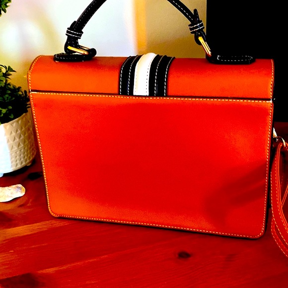 Camel colored purse - Picture 7 of 9